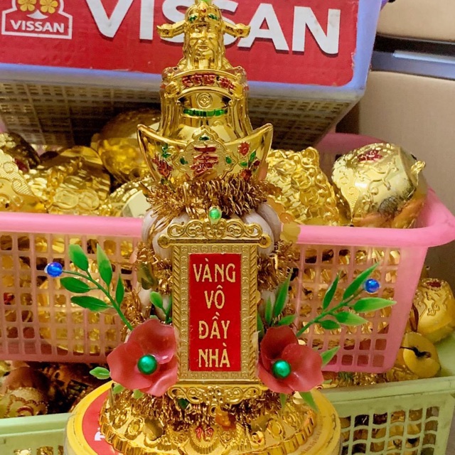 Tháp tỏi Thần Tài ngự thỏi vàng