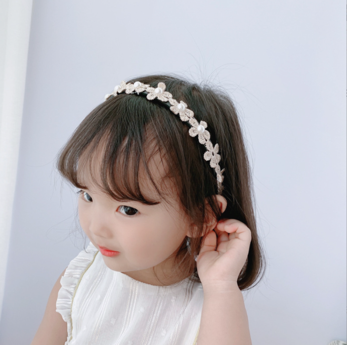 Cài tóc ren đính hạt đơn giản cho bé gái
