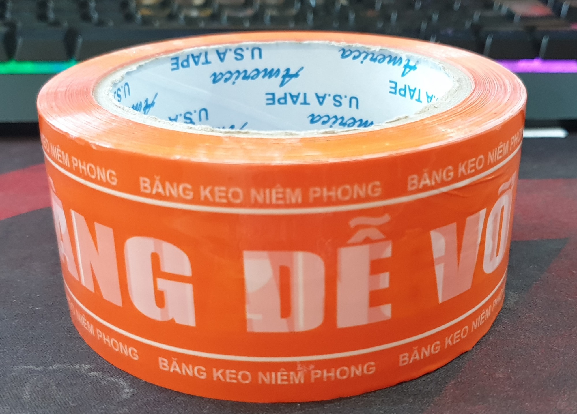 Băng keo in chữ "HÀNG DỄ VỠ "