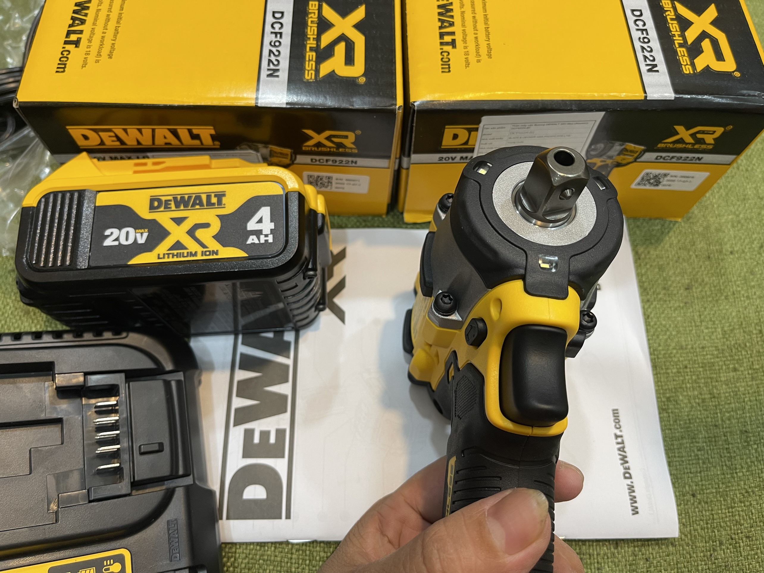 Máy siết bu lông Dewalt DCF922N (Thân máy)