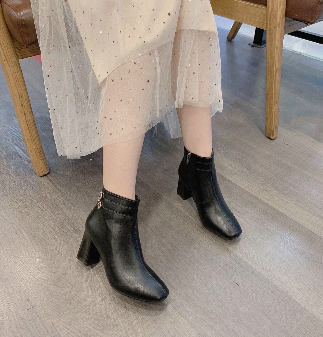 bốt nữ da lì khóa cạnh cách điệu