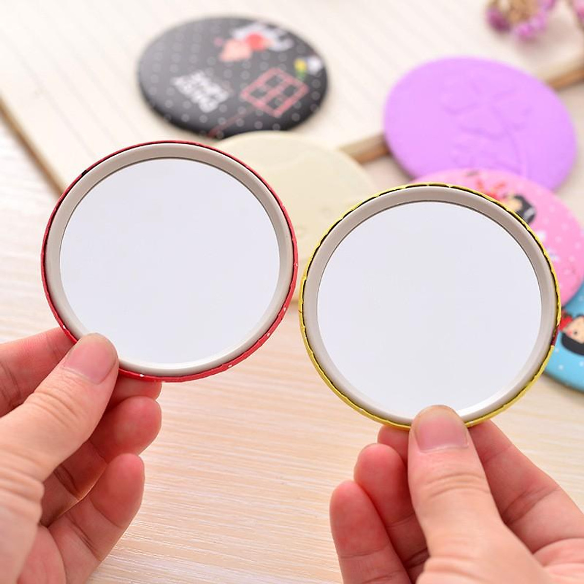 Gương mini cầm tay phong cách Hàn Quốc (Mẫu Ngẫu Nhiên)