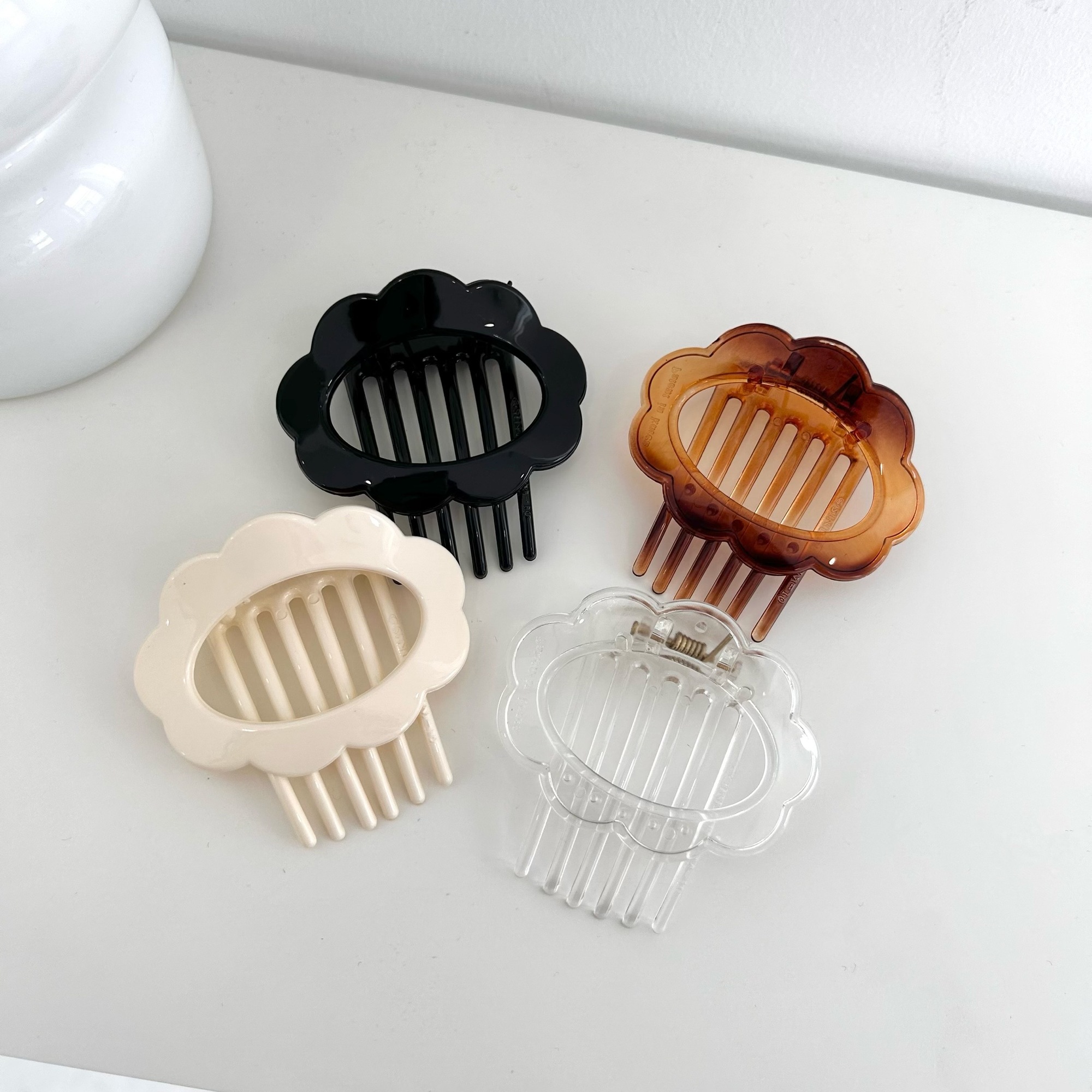 Kẹp tóc dạng xước hình hoa Modleaf Flower comb Hàn Quốc