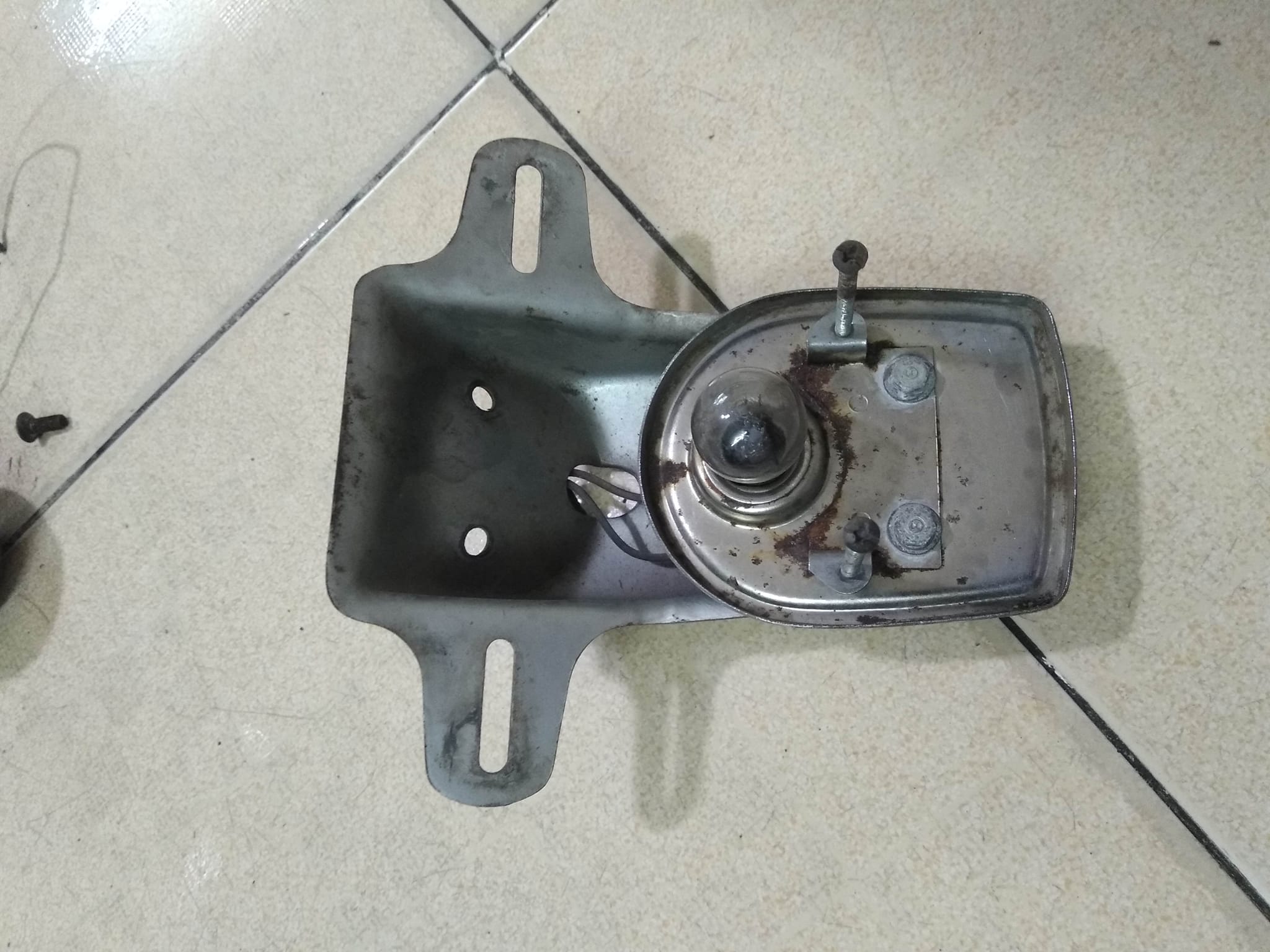 Cóc đèn hậu và bắt biển honda chaly ( hàng tháo xe )