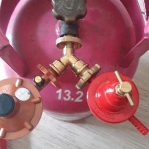 Y chia 1 bình ga sử dụng 2 bếp ga