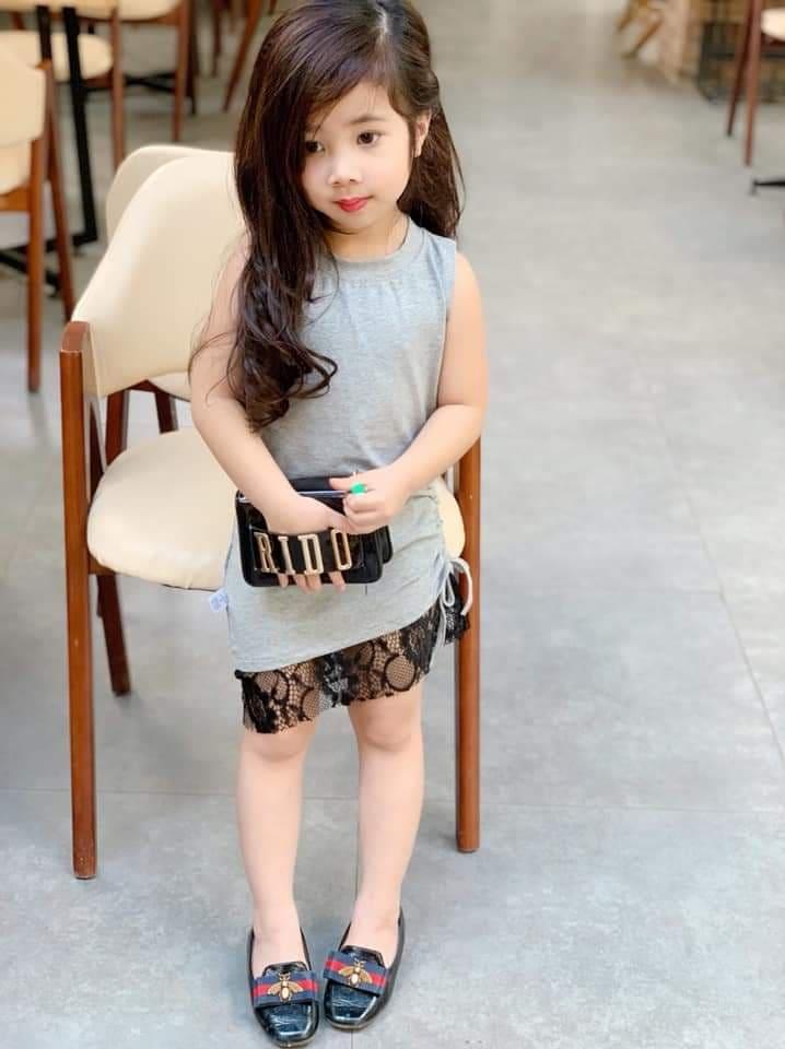 Đầm thun phối chân ren bé gái xẻ lưng