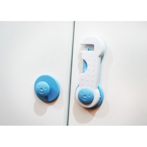 Vỉ gồm 2 chiếc khóa chặn cửa tủ lạnh  mẫu mới