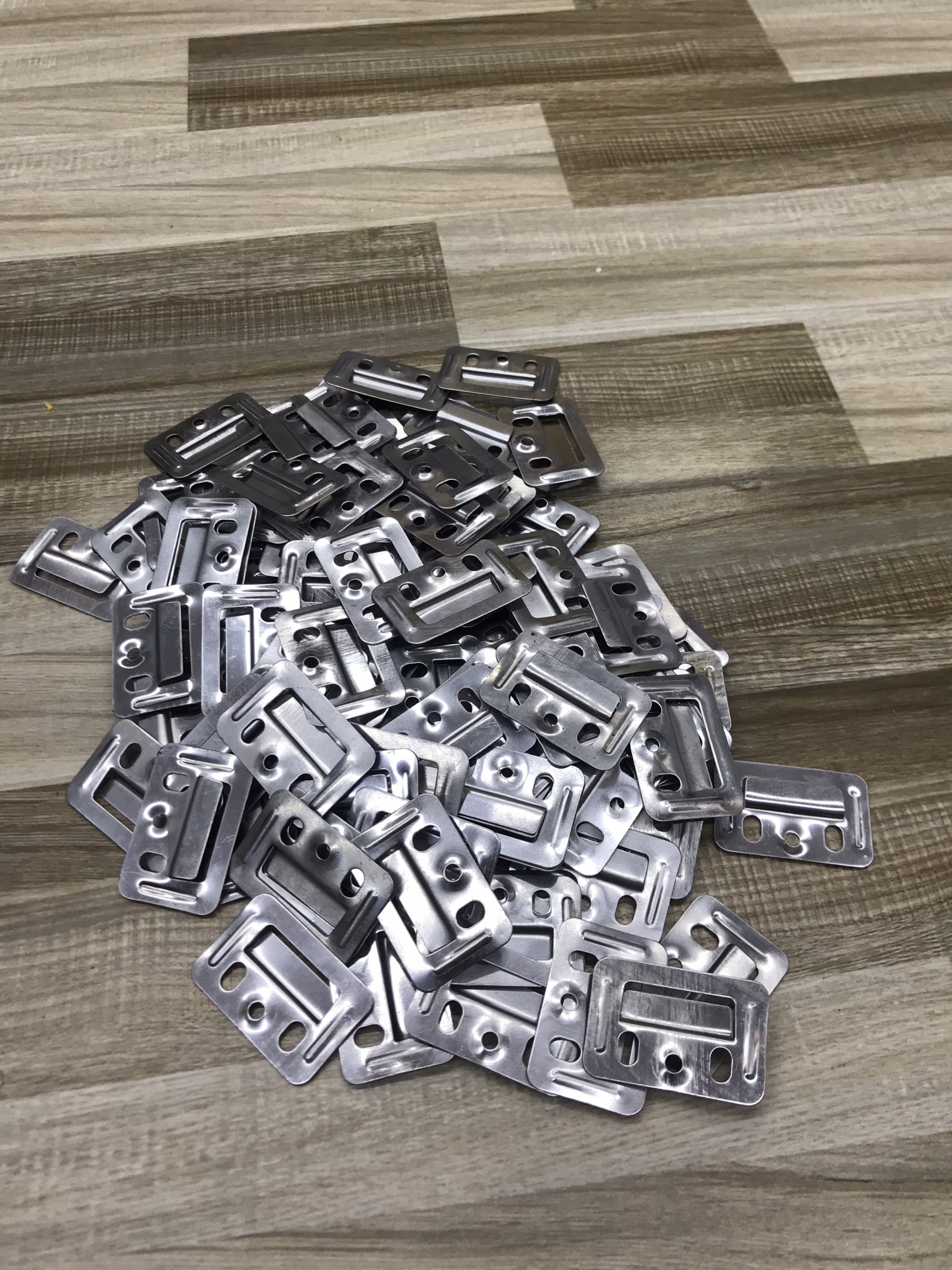 KE TẤM ỐP INOX