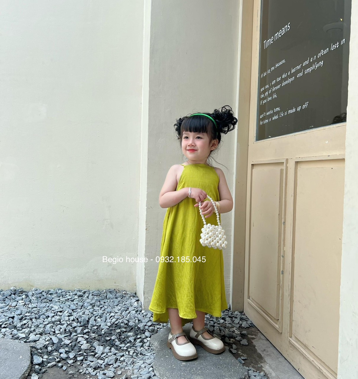 Đầm hở lưng cho mẹ và bé