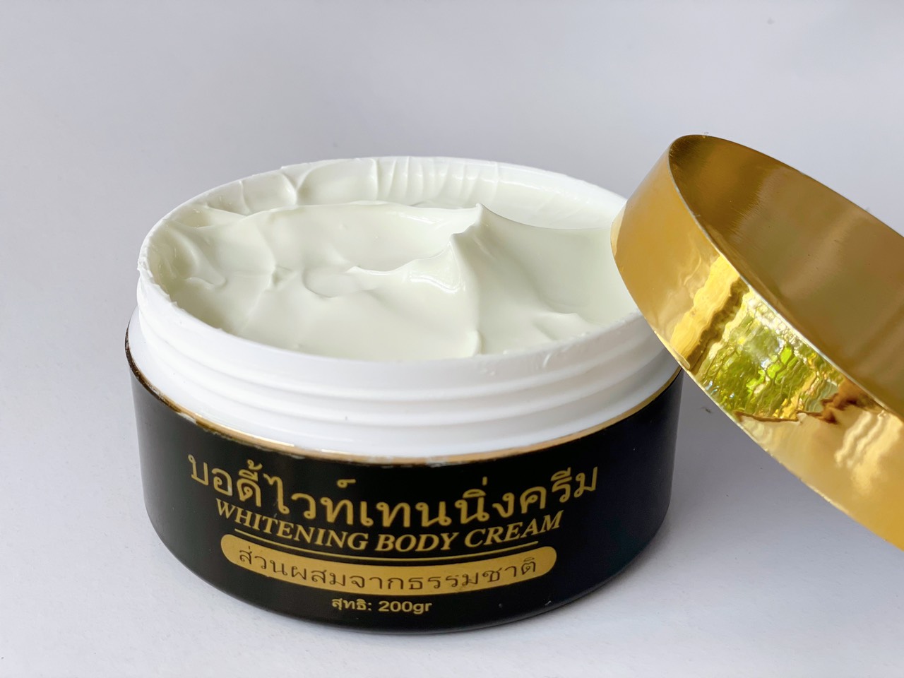 Kem trắng da Thái Lan