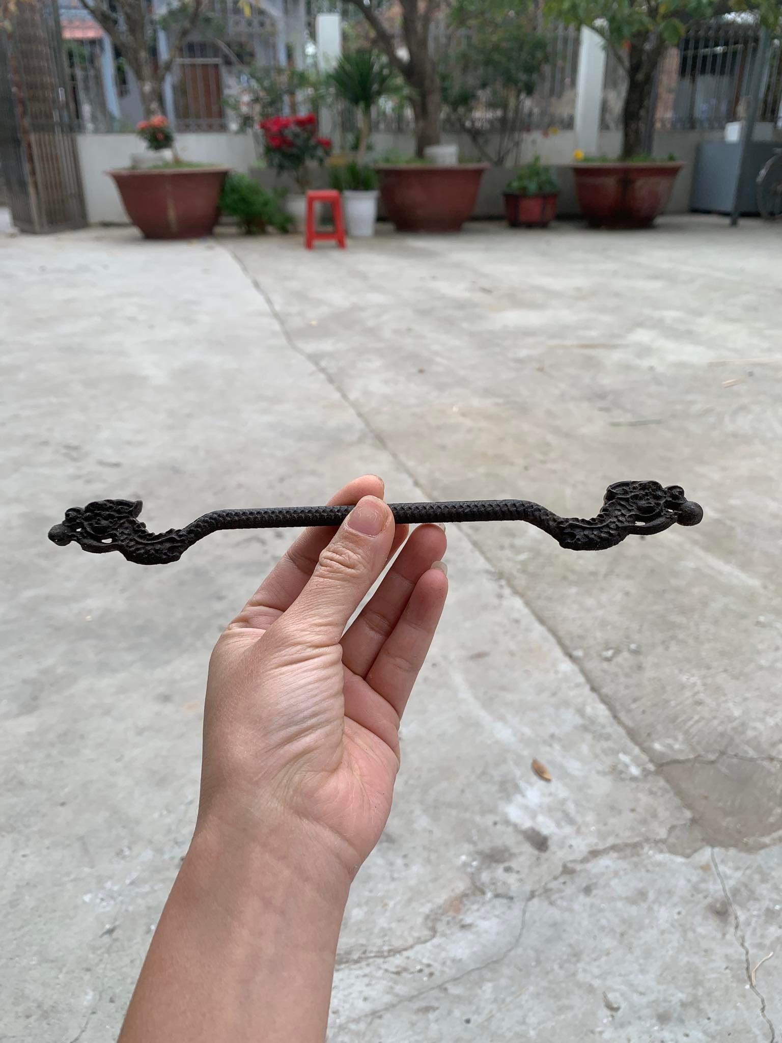 cầu khuyên đục RỒNG bằng tre,gỗ mun, cẩm