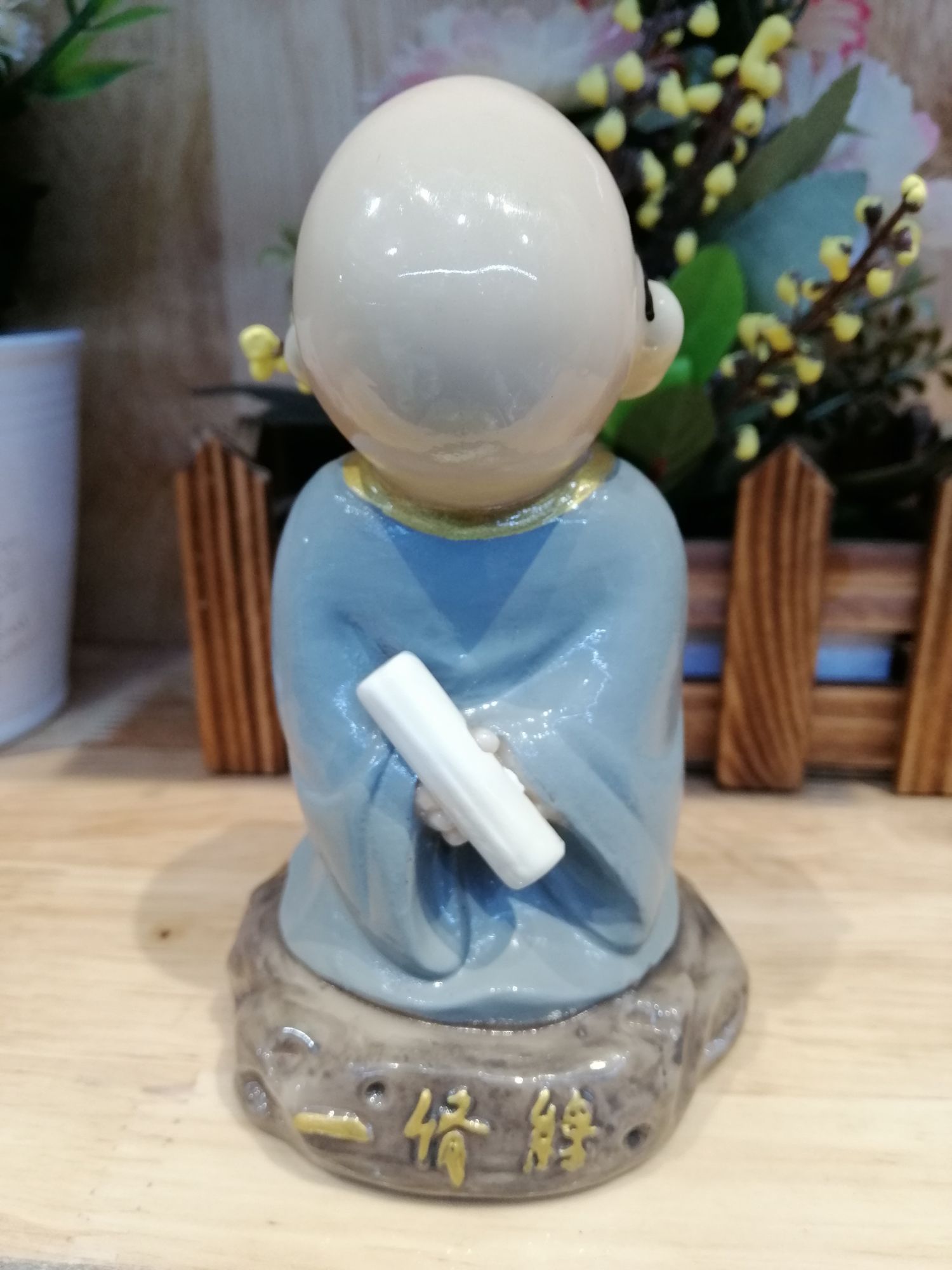 TƯỢNG CHÚ TIỂU ĐEO KÍNH ĐỌC SÁCH