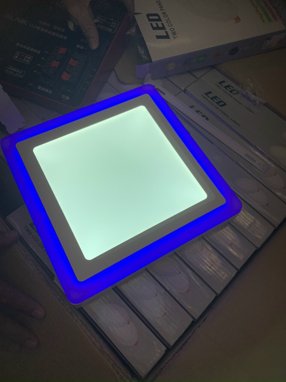 Đèn led ốp trần viền đổi màu 3 chế độ 12W+4