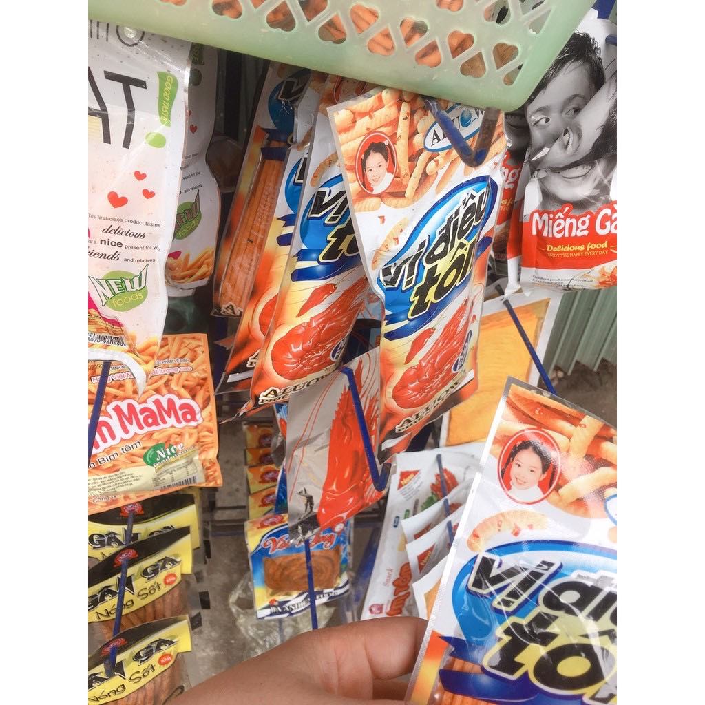 COMBO 30 GÓI SNACK QUE HÌNH ĐÙI GÀ THƠM CAY