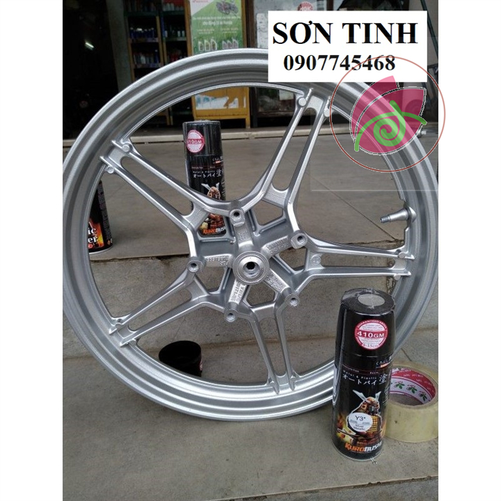 Y3 Samurai Motorcycle Spray Paint in Metallic Silver
