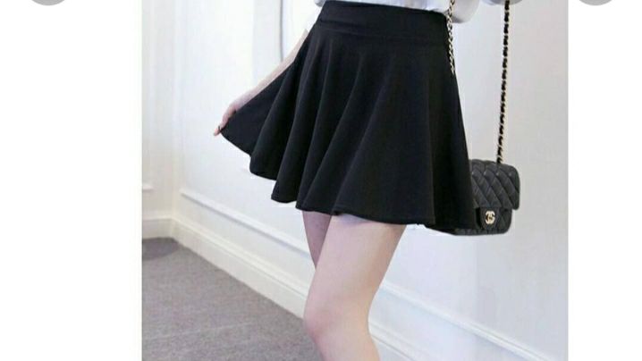 chân váy xòe ngắn