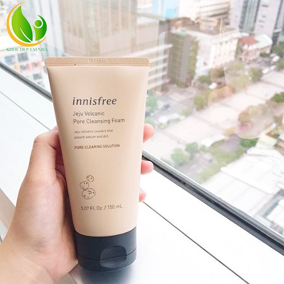 Sữa rửa mặt Innisfree Tro Núi Lửa 150ml Kiểm Soát Nhờn