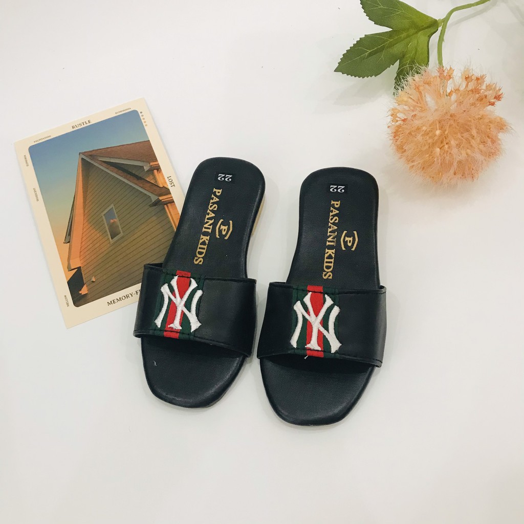 DÉP LÊ TRẺ EM XẢ KHO