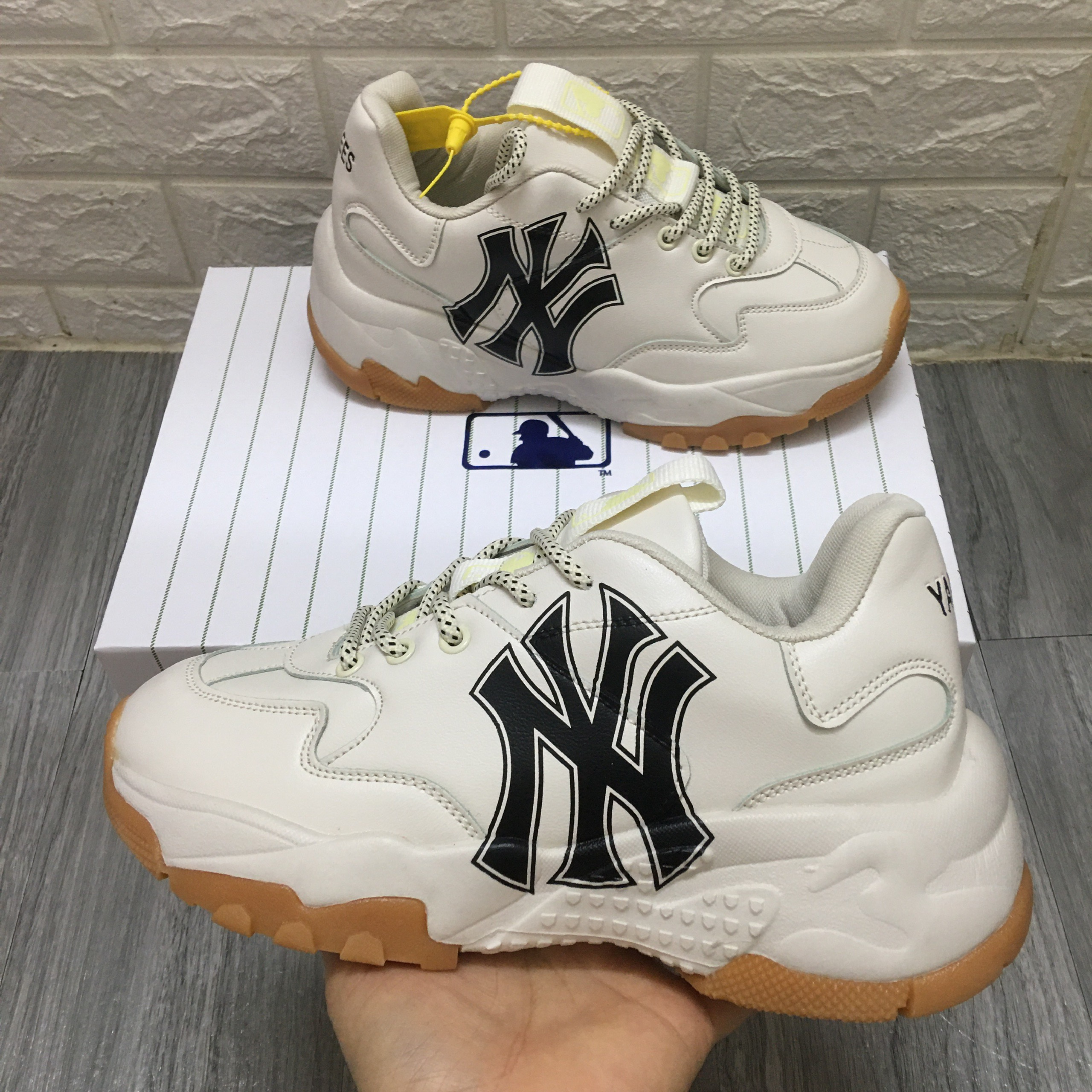 Giày MLB NY trắng chữ đen Rep11  Khogiaythethao