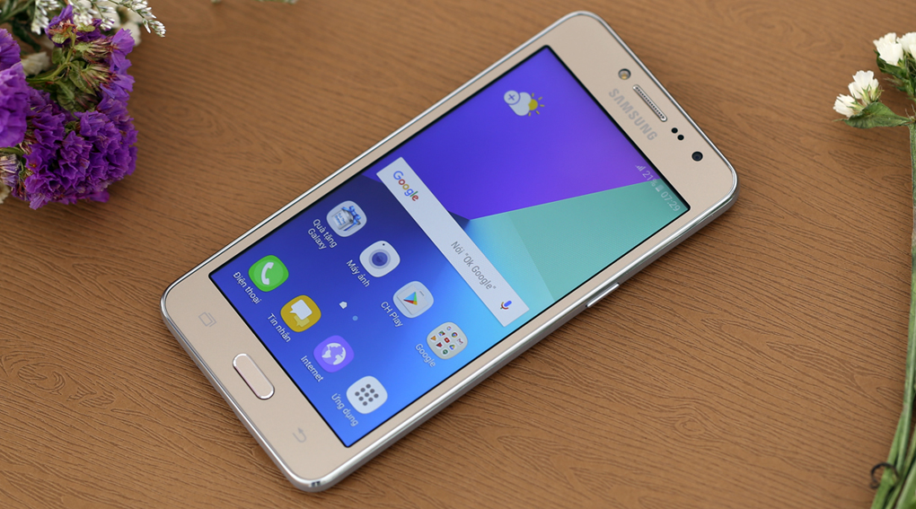 Điện thoại Samsung Galaxy J2 Prime trưng bày