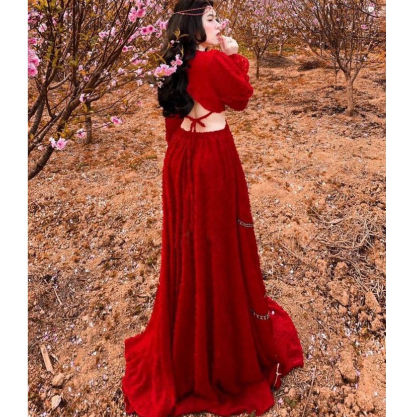 Váy maxi đỏ lông vũ, đầm maxi đỏ tay dài cut eo hở lưng chất liệu voan thêu lông