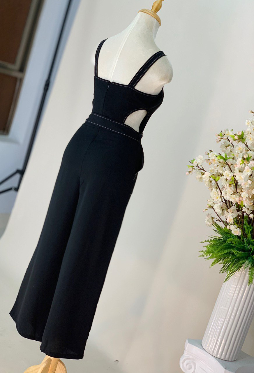 Jumpsuit Khoét Eo Đen Viền Chỉ Trắng