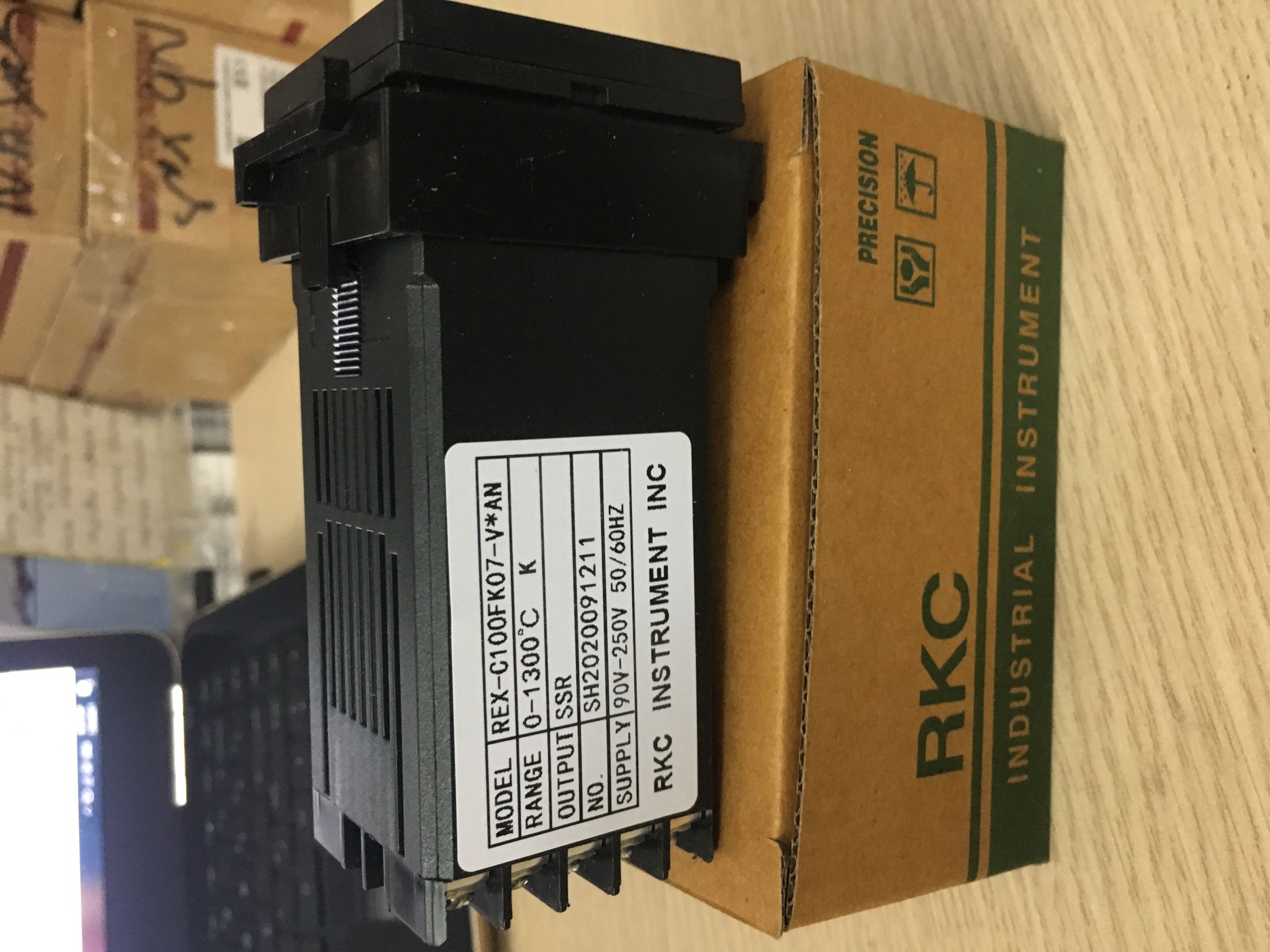 Đồng hồ nhiệt độ RKC REX-C100
