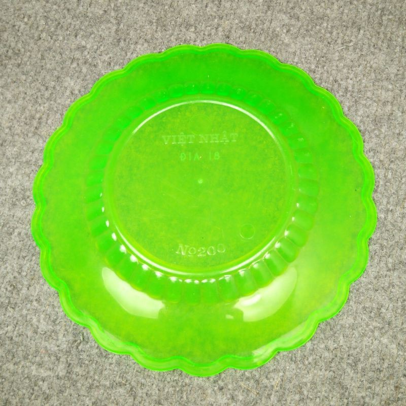 Set of 10 Viet Nhat Plastic Plates, Size 18cm
