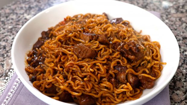 Mì Jin tương đen vị bò Ottogi 65g, 135g