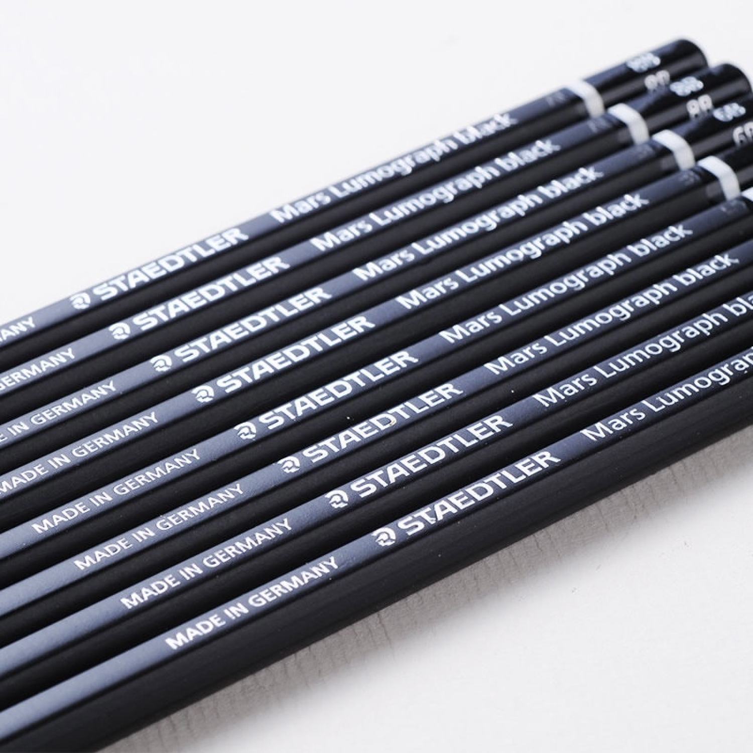 Bút chì đen Staedtler MARS LUMOGRAPH 100B BLACK thuần Carbon Graphite