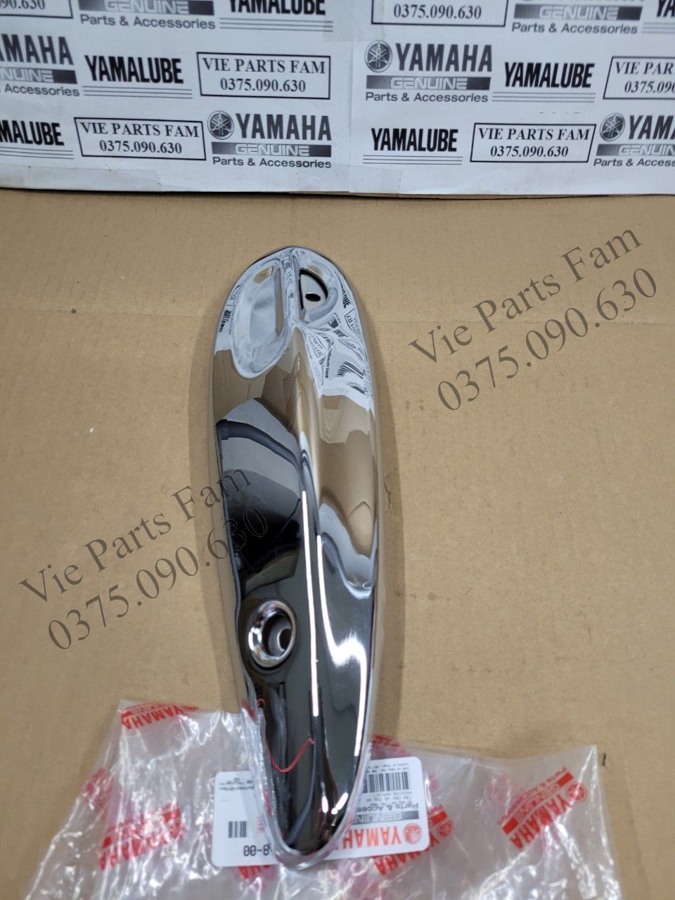 Che bô, ốp bô mio 2004-2005-2006 lỗ ốc bắt bô chéo khoảng cách giữa 2 lỗ bắt ốc là 20 cm tính từ tâm lỗ bắt ốc , hàng din yamaha mới 100%