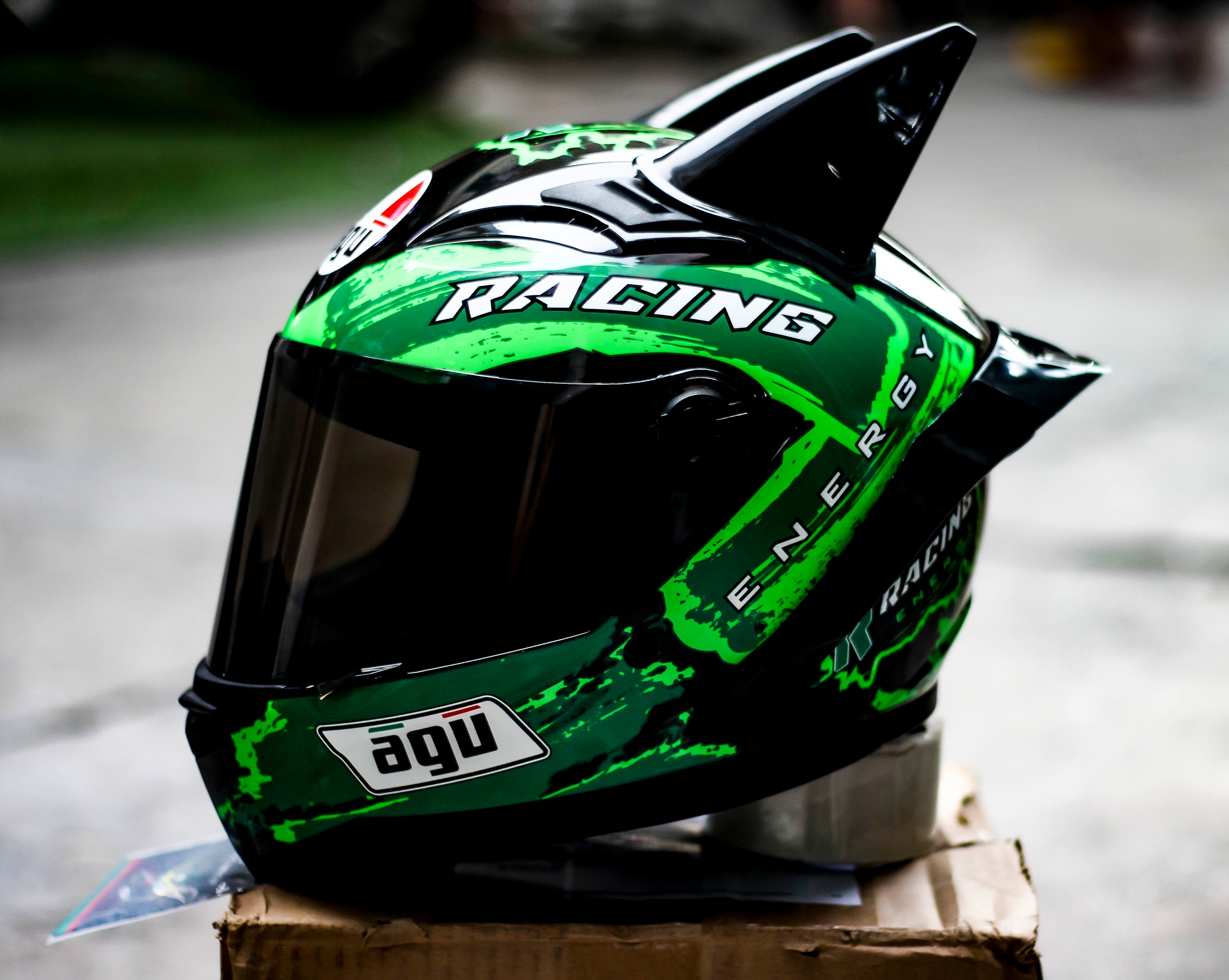 Mũ bảo hiểm FF AGU Lên tem RACING Xanh Lá + Sừng BATMAN và Đuôi gió, túi đựng nón