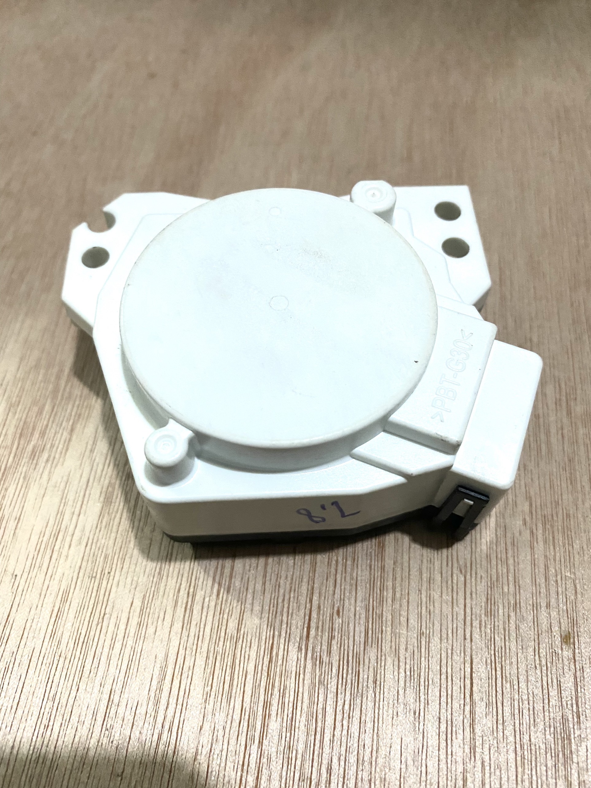 Xả nước máy giặt Toshiba trắng đen