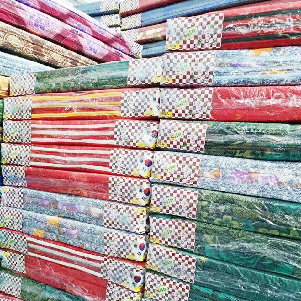 Nệm Bông Ép 1m8x1m95x5cm Gấp 3 Thoáng Mát Chắn Chắn, Gấp Gọn Dễ Di Chuyển( Giao Màu Ngẫu Nhiên )