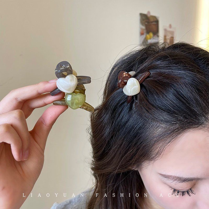 Kẹp tóc, gấp tóc acrylic hình tim