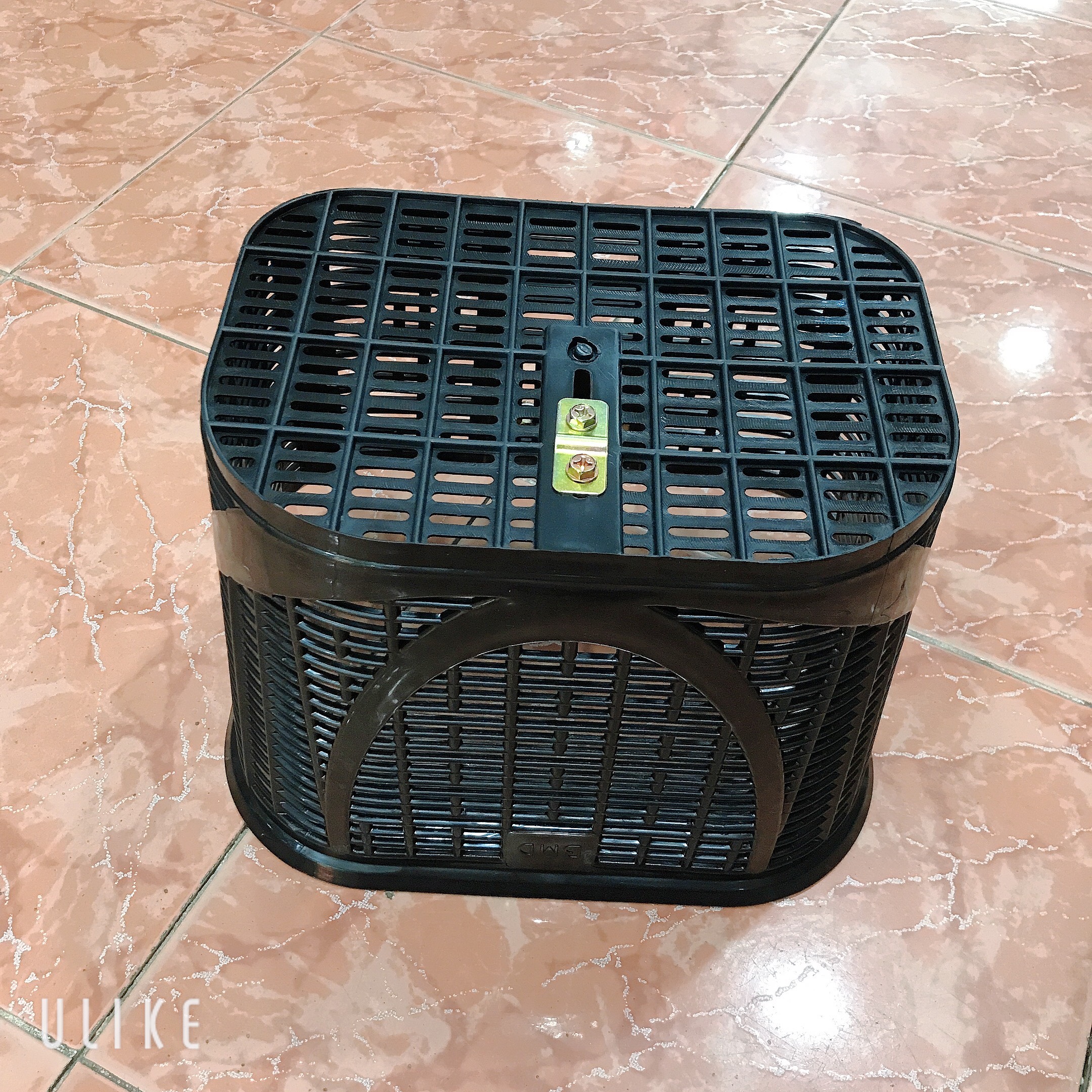 Giỏ xe đạp, rổ xe đạp nhựa thông dụng {kèm đai ốc}