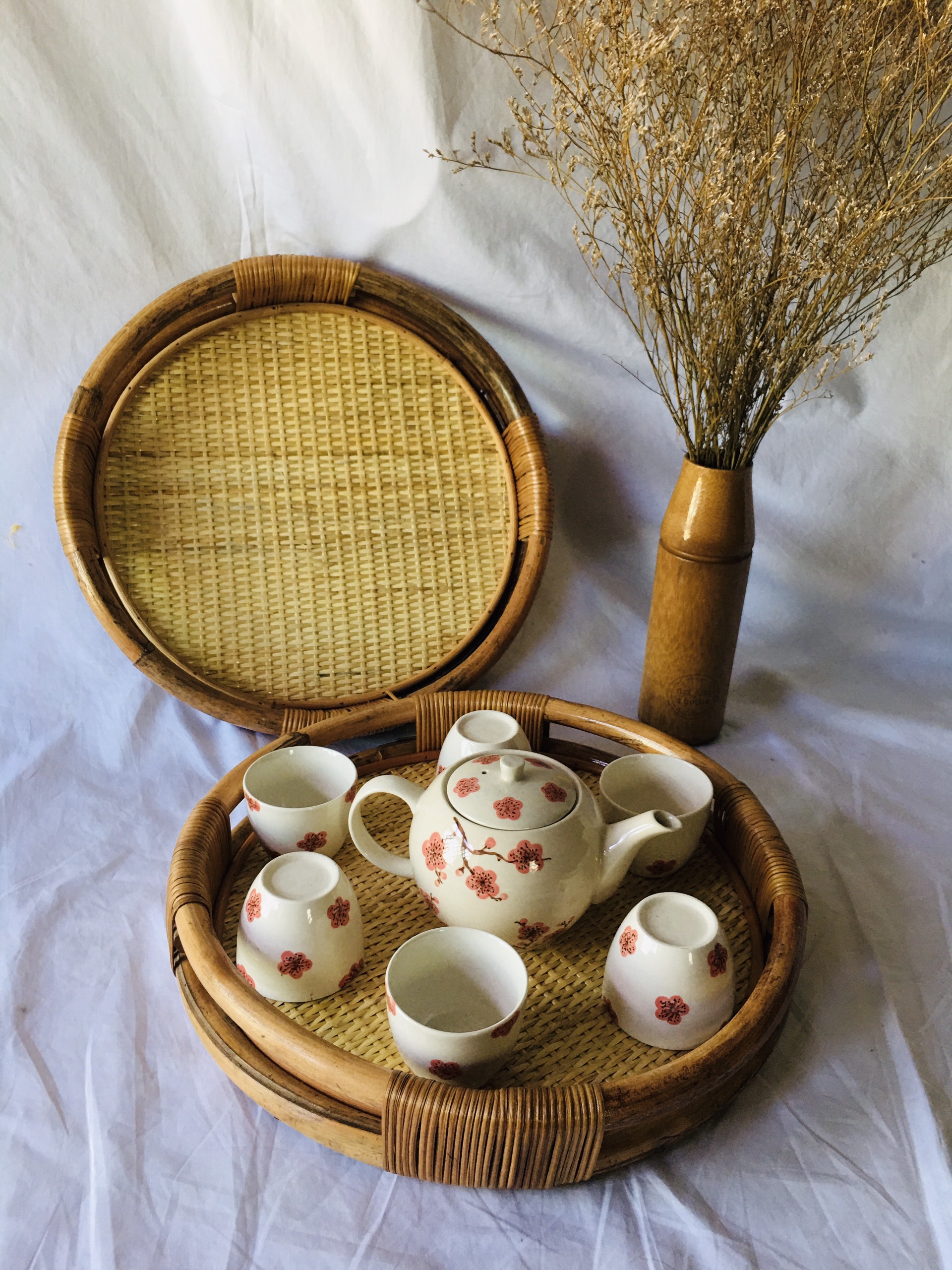 Khay mây hình tròn chất liệu tự nhiên dùng để đựng đồ