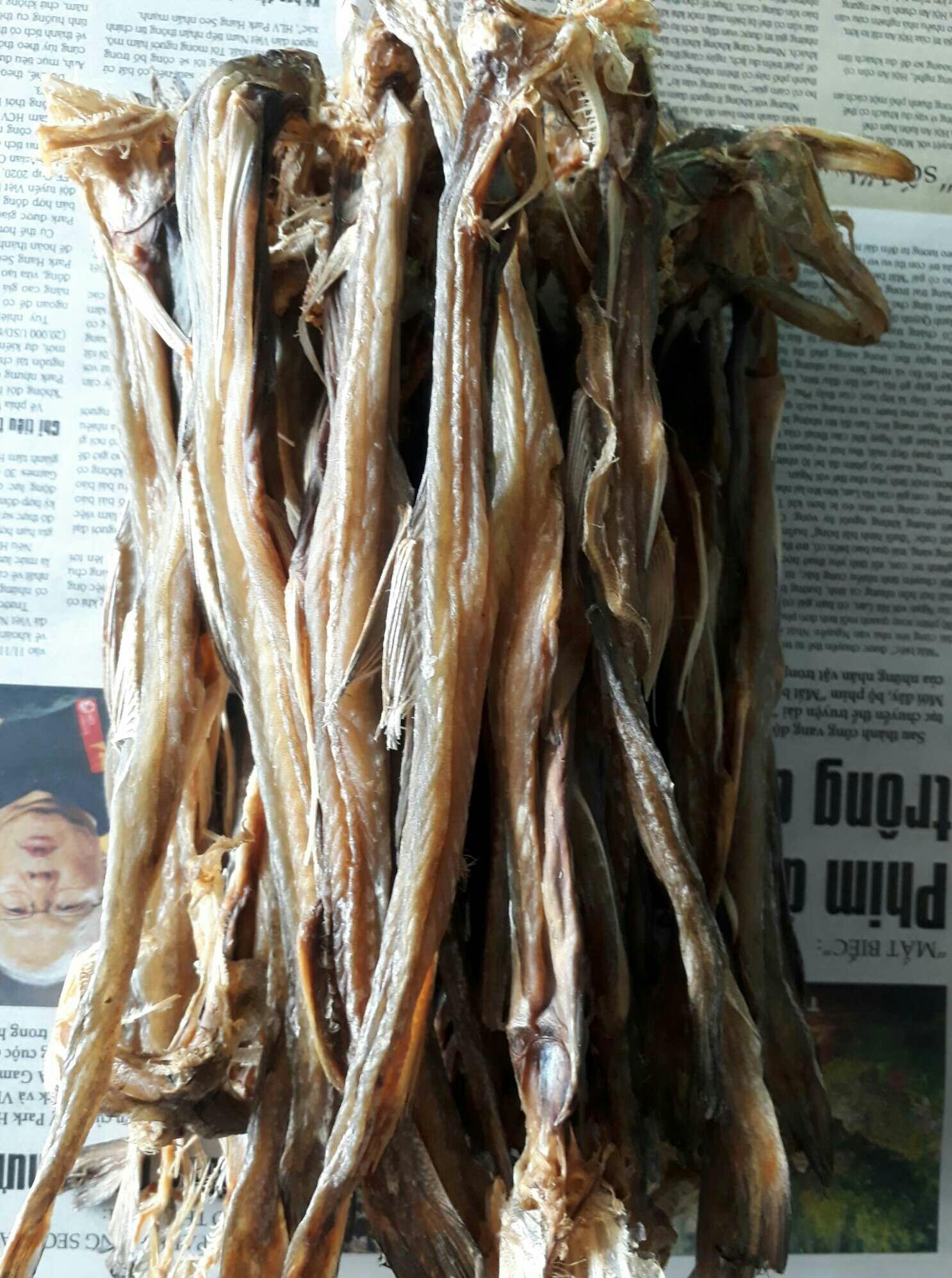 0.5 kg khô cá khoai loại to nhất (bằng ngón tay trỏ)