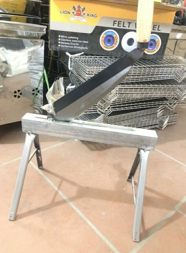bàn dao cắt khúc mía