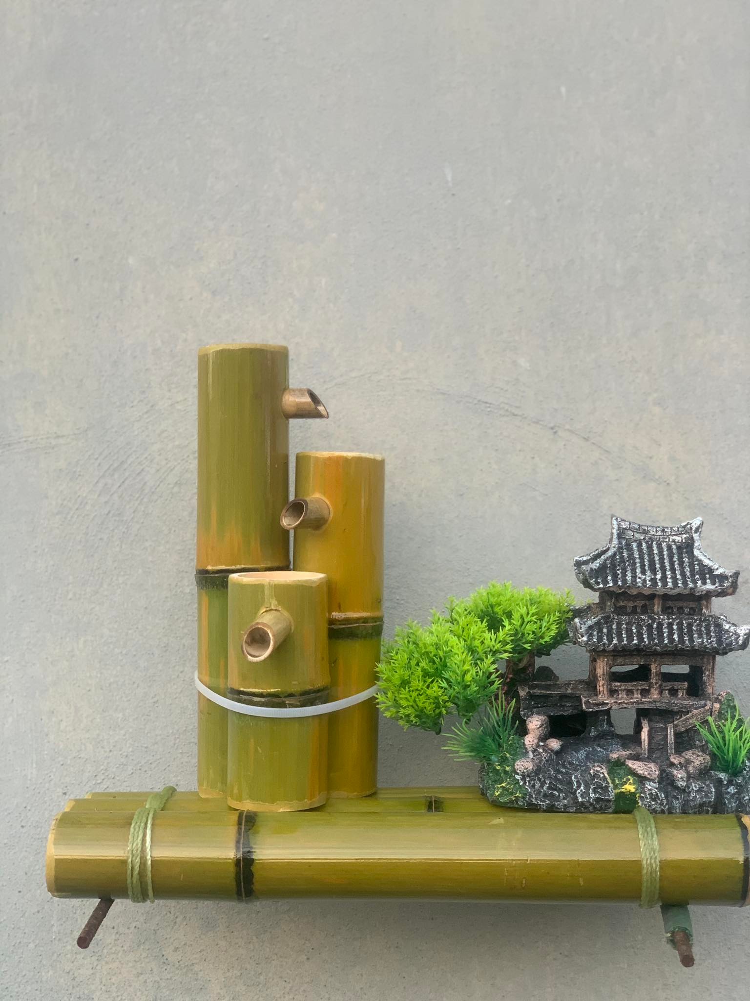Thác nước tiểu cảnh (thác nước bằng tre)