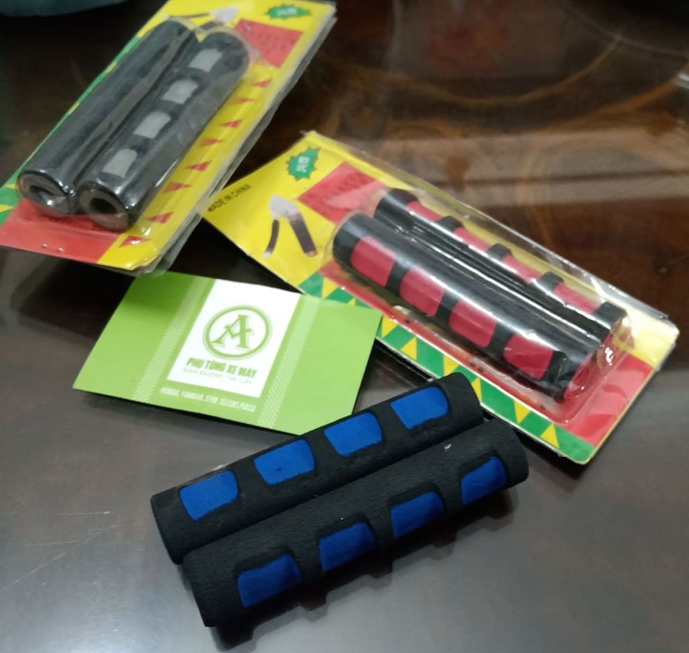 1 Pair of Rubber Pads for Brake Levers and Brake Clutches (Random Color)