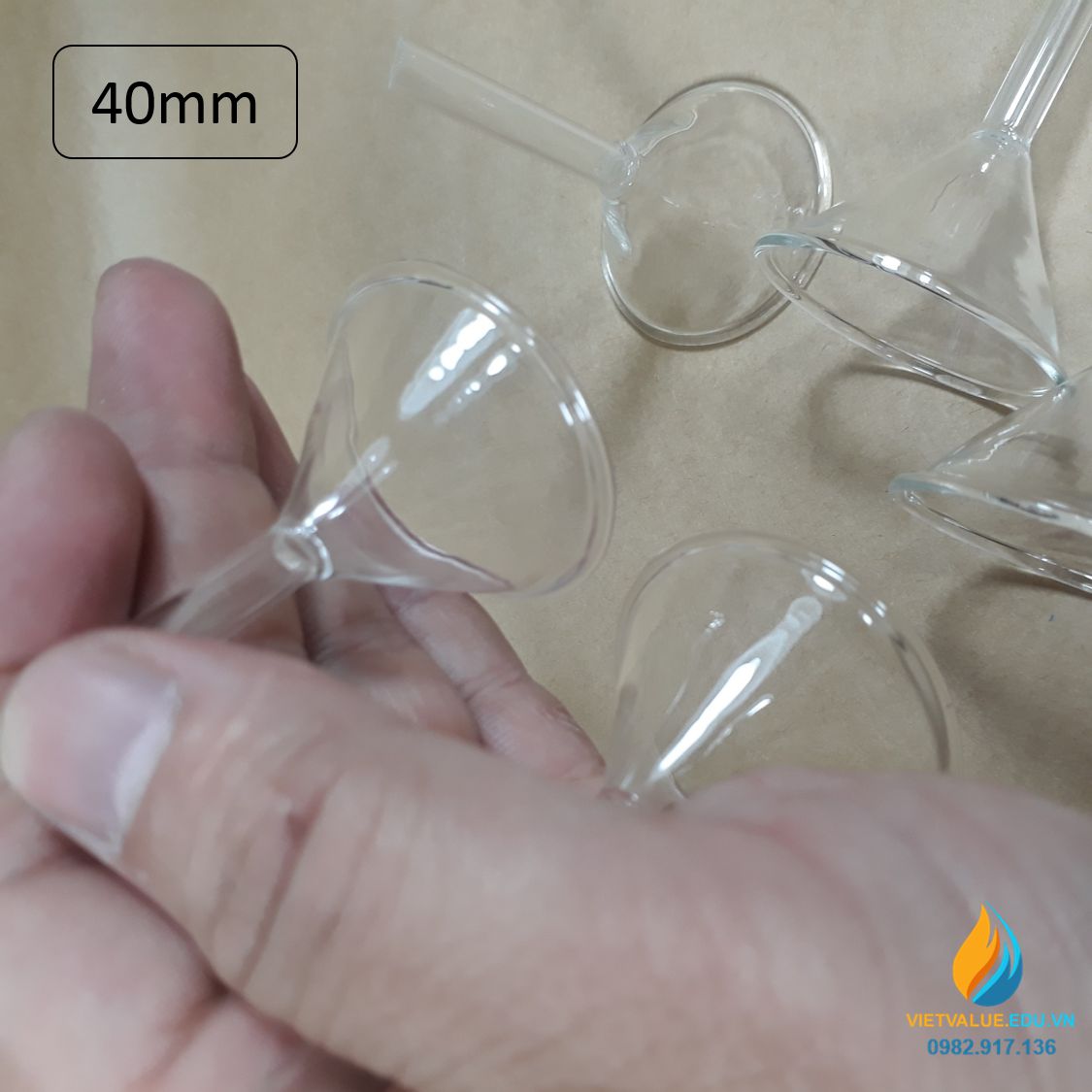 Phễu thủy tinh rót hóa chất, đường kính miệng phễu 40mm