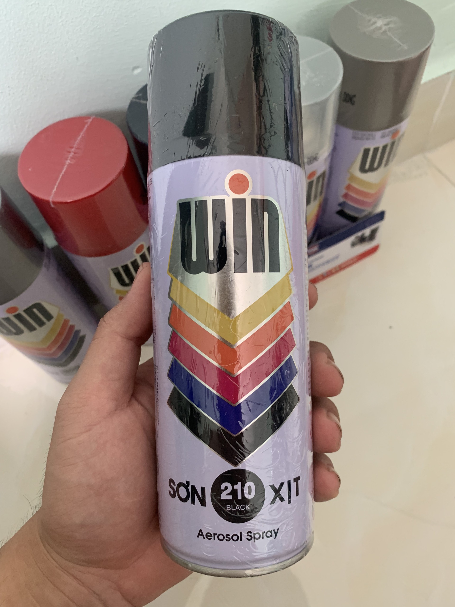 Sơn xịt WIN của hãng Toa Thái Lan
