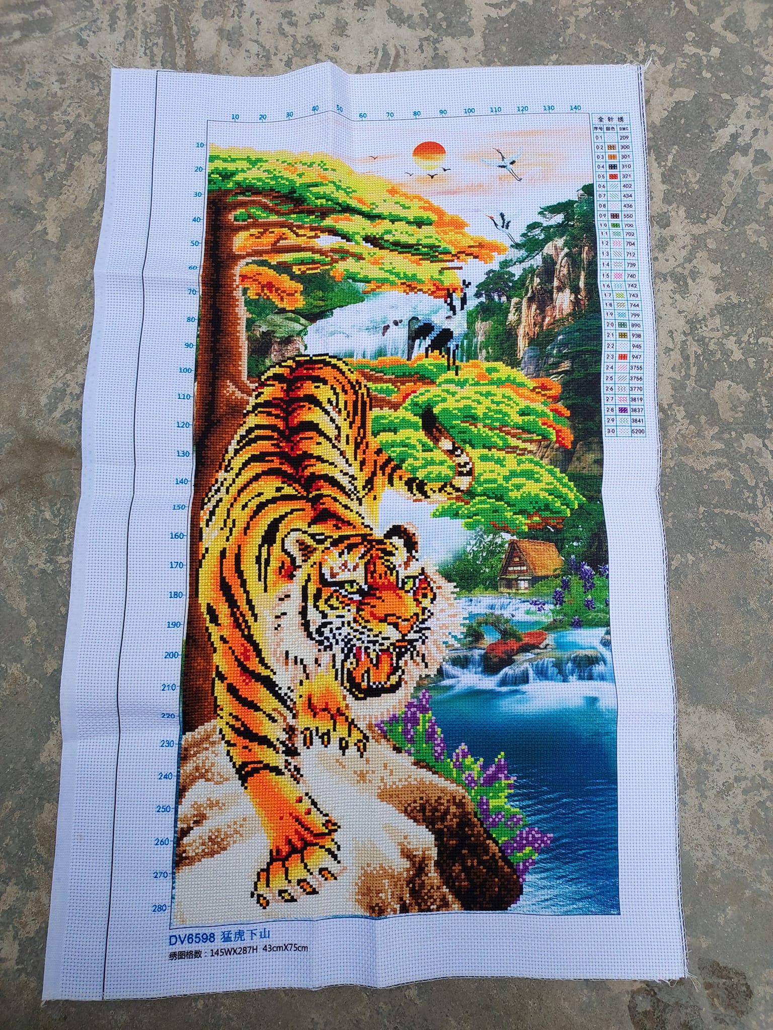 Tranh thêu chữ thập 1 con hổ (chưa thêu) DV6598
