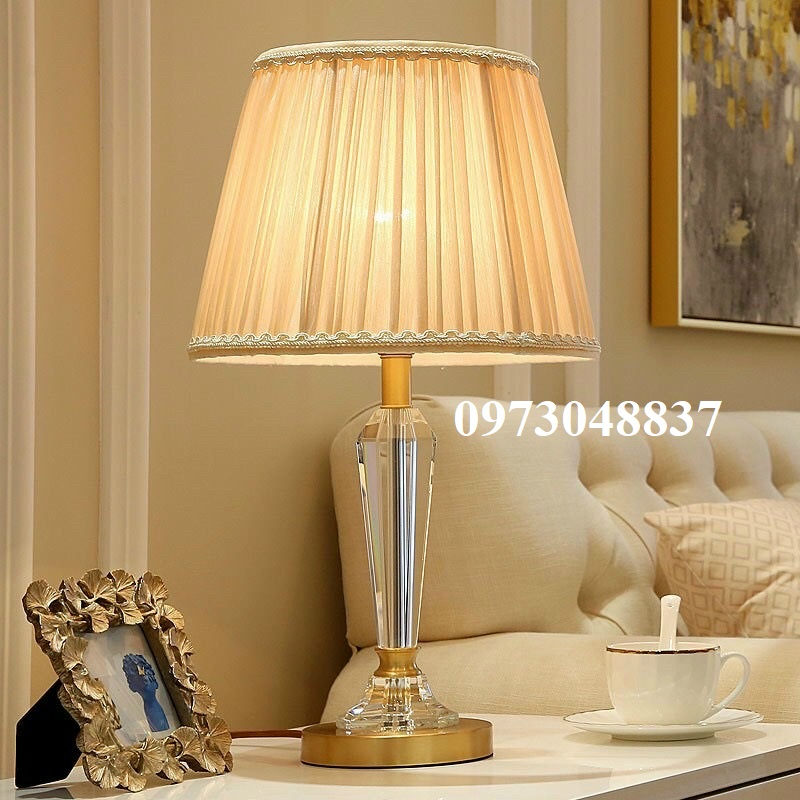 Đèn ngủ để bàn thân pha lê tặng kèm bóng LED - Đèn bàn