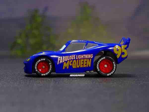 Xe mô hình Disney Tomica Cars