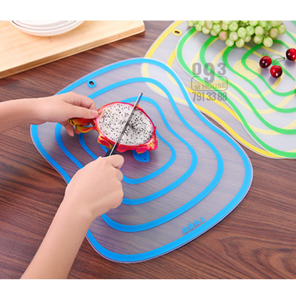 flexible plastic cutting board.