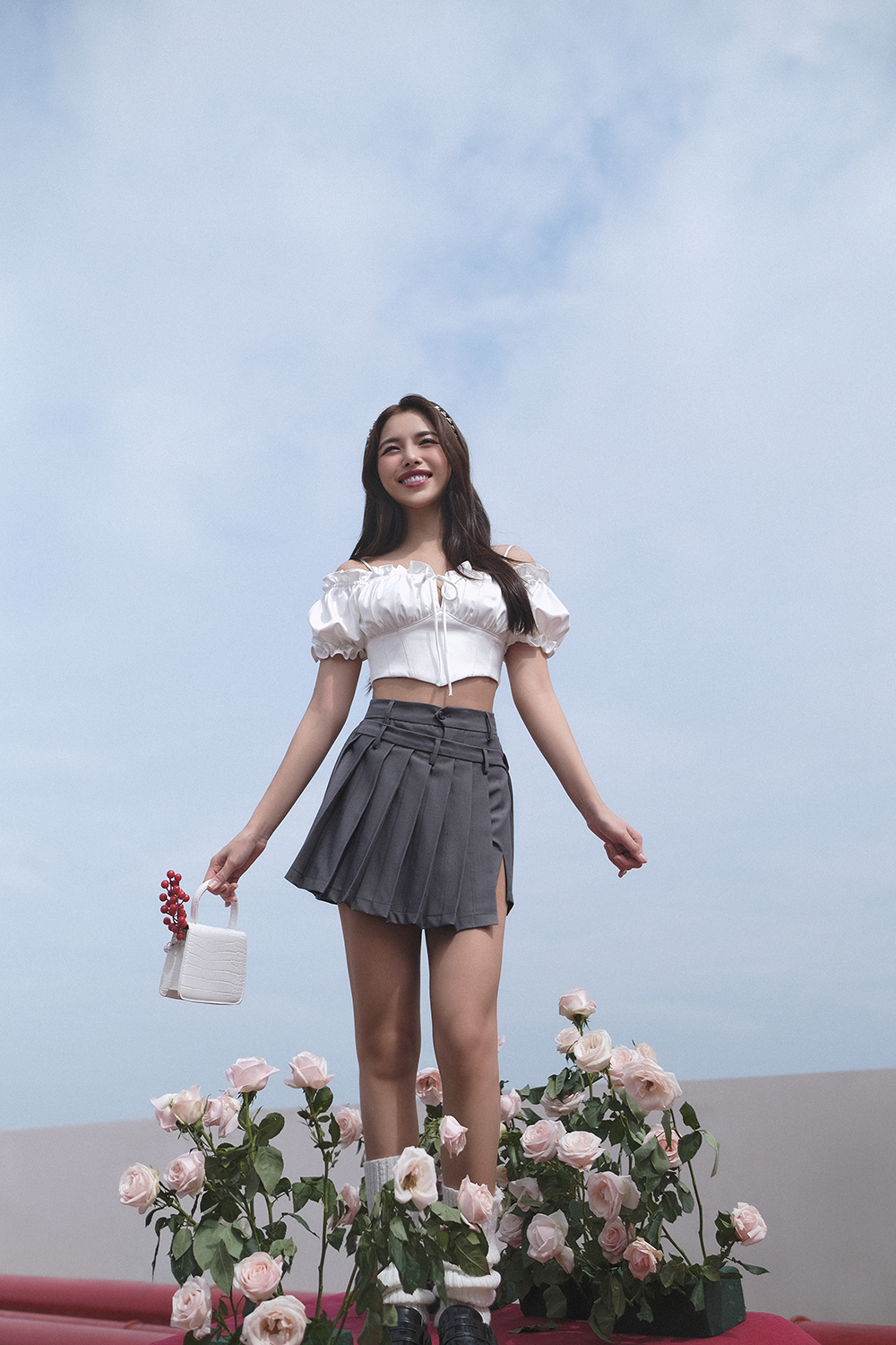 Áo lụa Shebyshj trễ vai màu trắng - Peony top