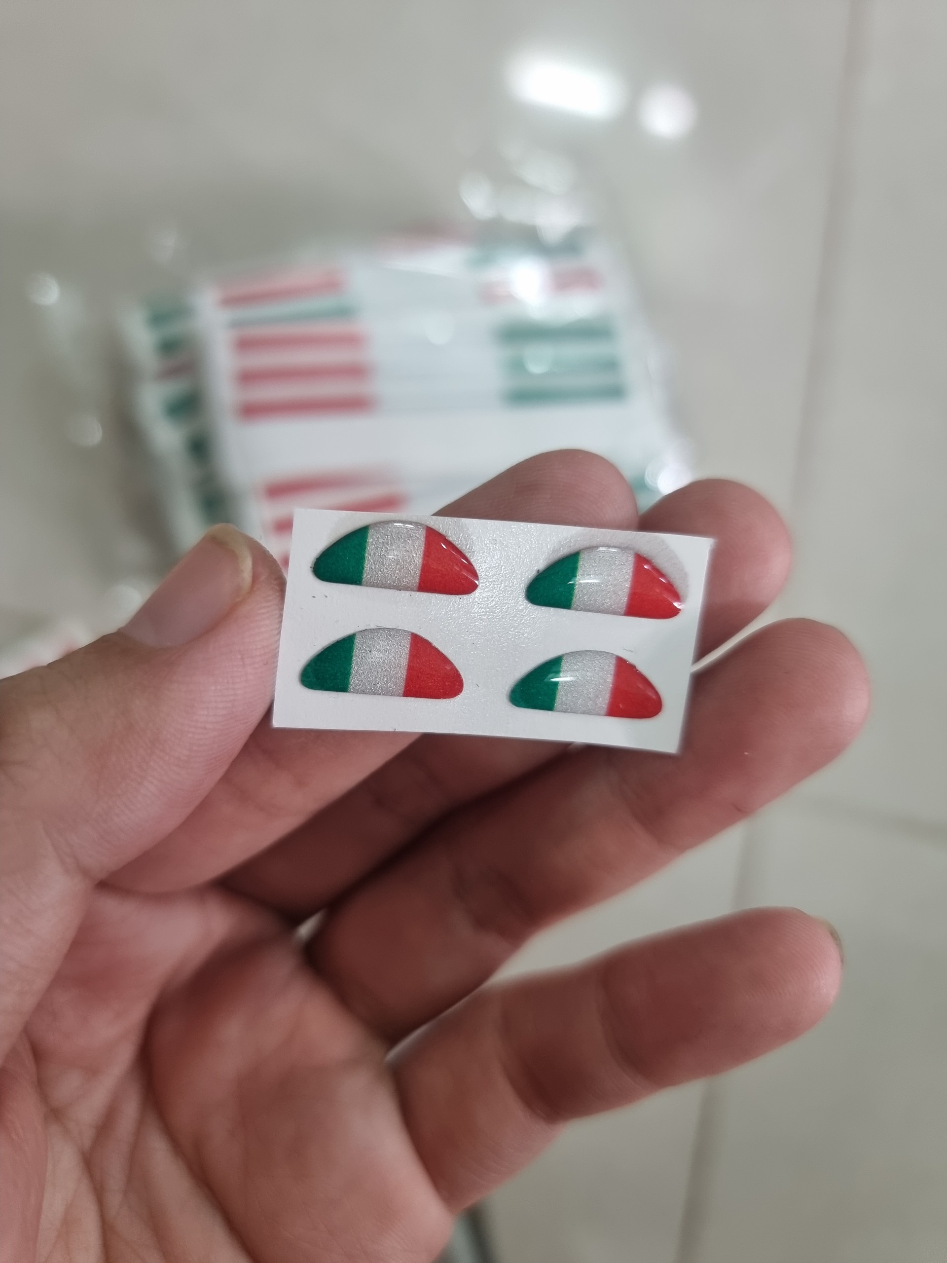 Tem logo cờ ý phản quang nổi