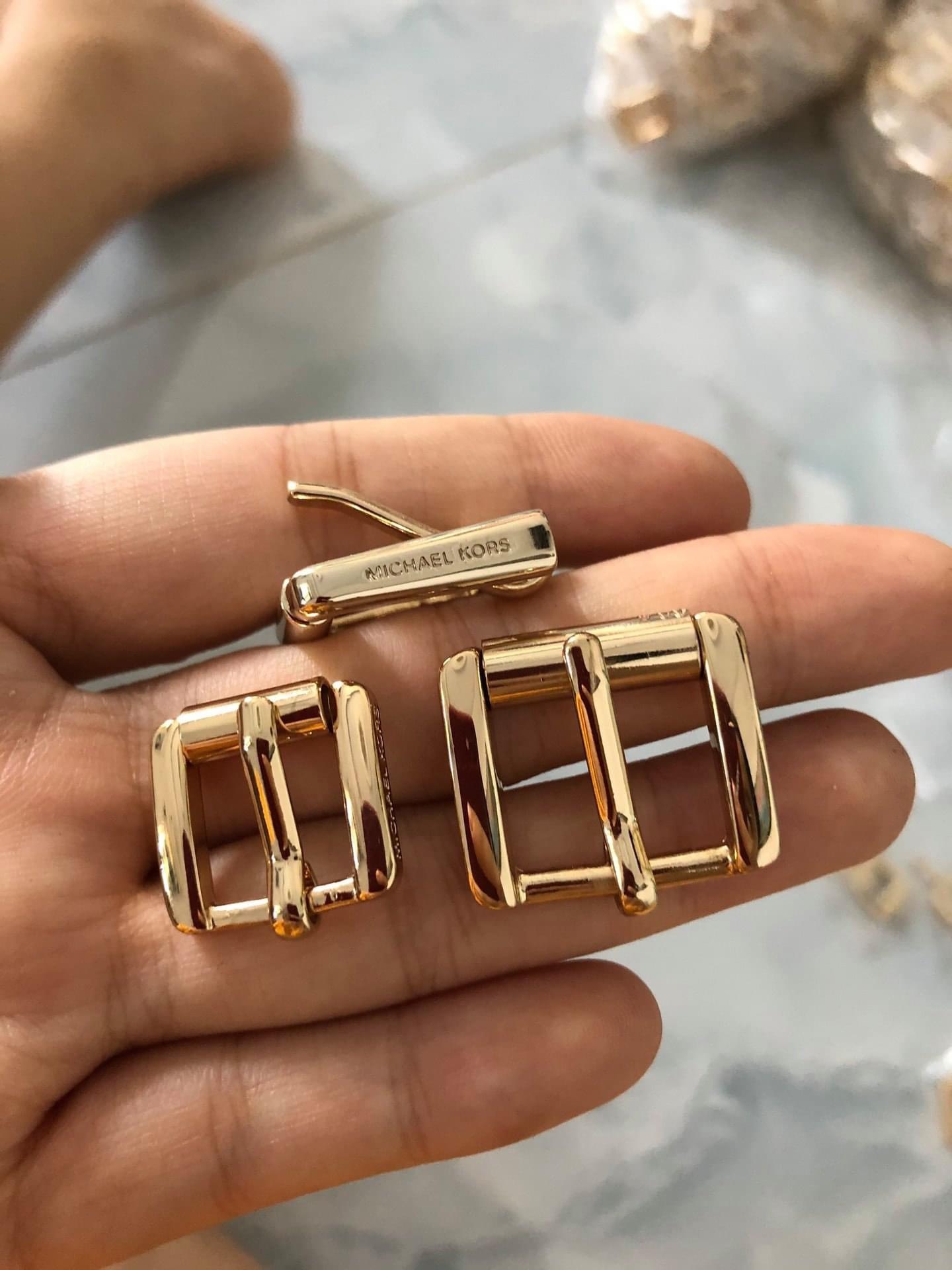 Khóa kim dập chữ
